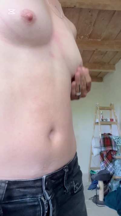 How does the smoky vibe feel