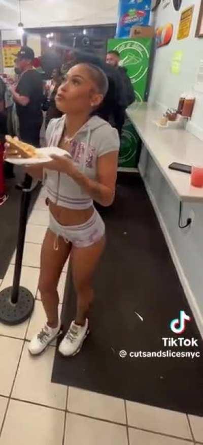 she know what she be doin in these lil ass shorts lol