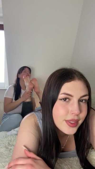 18 year old college girls Foot Worship