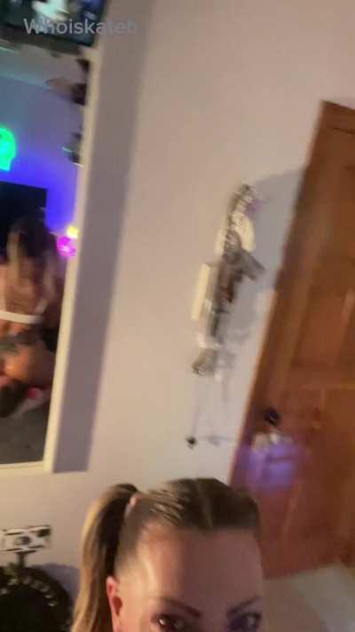 A real goddess only sits on faces... (39f) whoiskateh