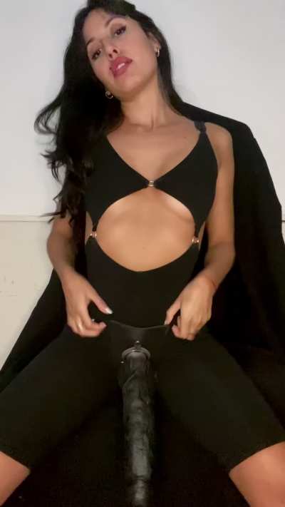 You like to see mommy shake her bbc and I like to see you on your knees begging for me to put it in your mouth.