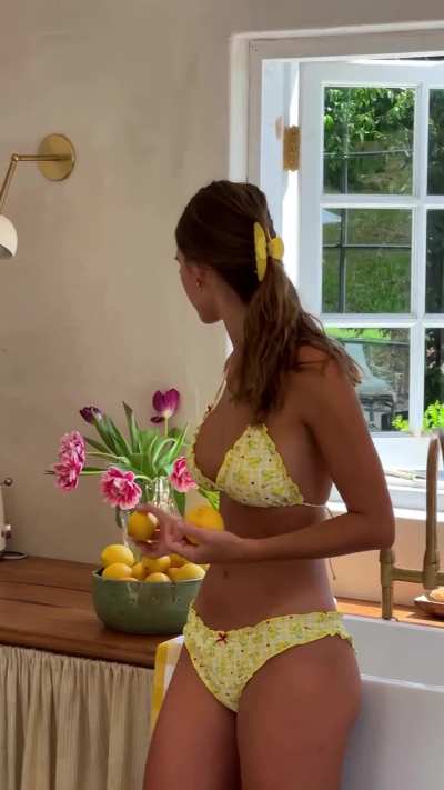 Lucia Lemon Check Bikini | IG November 2024 