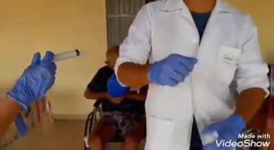 Idosos são vacinados e asilo faz vídeo ao som de 