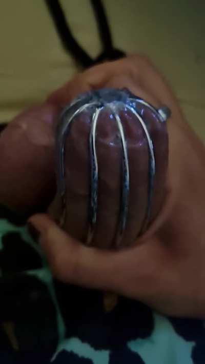 Pathetic load, and premature even with a cage on...