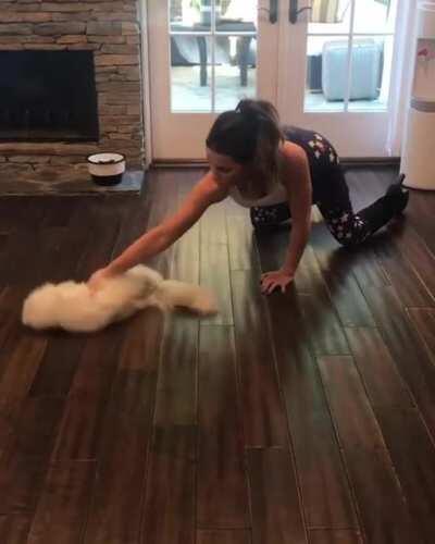 Kate Beckinsale rubbing her pussy all over the floor