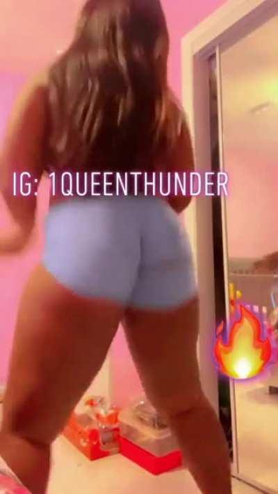 Thickiana 😍 (@1queenthunder)
