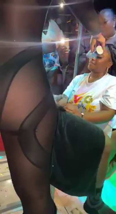 In the middle of the club 😳