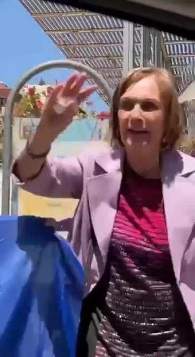 ❤️ How do people in Spain react to the blue and yellow flag ❤️