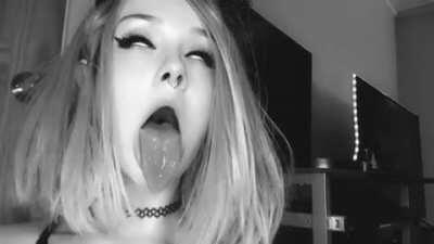 Pump your hot load onto my face for me daddy 🥰