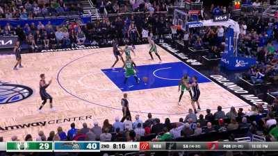 [Highlight] Bol Bol swats the ball which gets stuffed on the other end by Cole Anthony and the sequence is capped by an elite bench reaction led by Wendall Carter Jr.