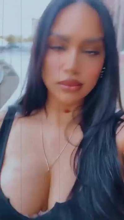 Why the hell does she look so damn gigantic? 😹