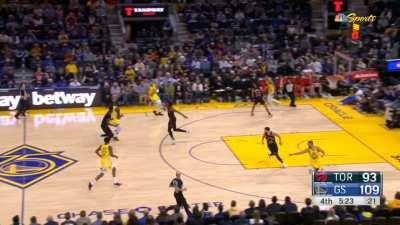 [Highlight] Draymond with elite defense on Barnes, then finds Wiggins in transition for the and-one