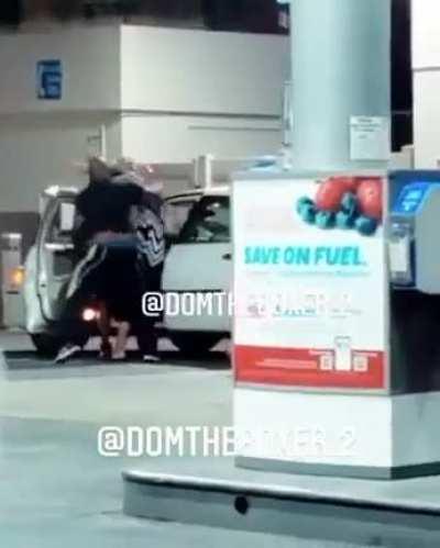 3 Women Get Mollywhopped For Jumping A Man At The Gas Station