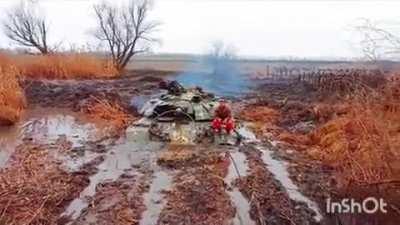 Ua pov AFU T-64BM2 stuck very deep in that infamous Ukrainian mud - rescue attempt underway