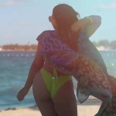 The way her ass jiggles is insane! I cover her cheeks in cum regularly 😩