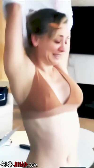 Single life for Kaley Cuoco is treating us well