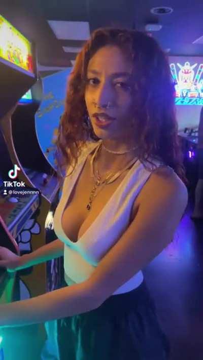 @Lovejennnn My brother is so over protective! 🙄