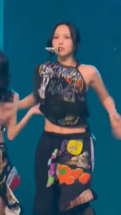 Mina looking so pretty 