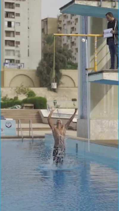 Omar Sayed Shabaan doing highest jump (7ft 11.8in) out of water with a monofin
