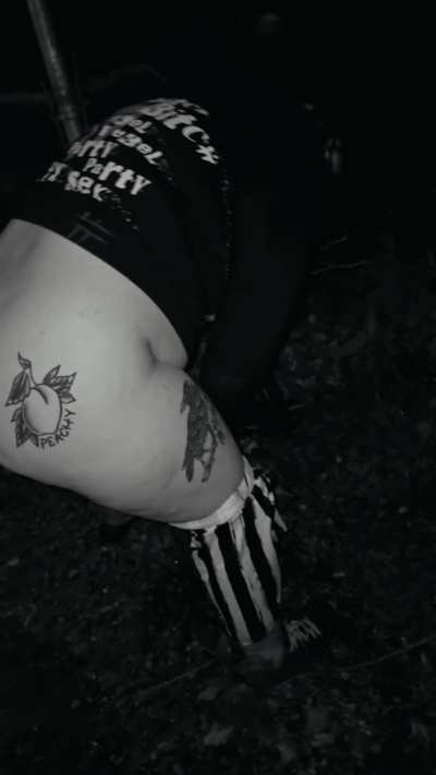 Drunken risky outdoor pissing under the hwy 🤙👌