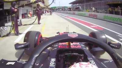 HMRB whilst we break the F1 record for fastest pit stop with a 1.82 second stop.