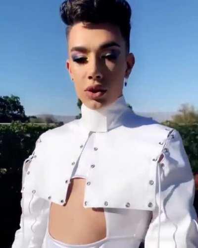 would love to be face first between his cheeks 😩