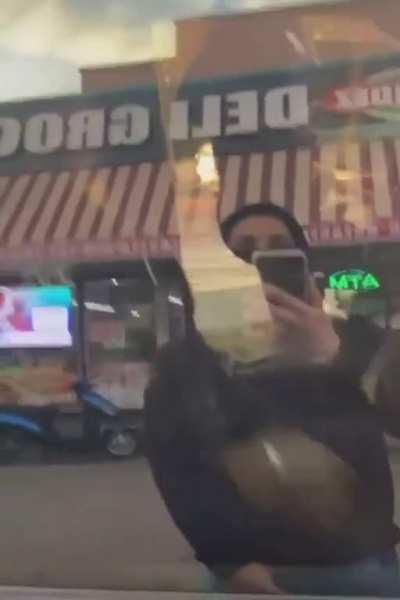 NYPD moving dusty nigga randomly put the gun to the Gzz and dropped the hat😭