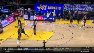 [Highlight] Steph hits its from the CHASE logo