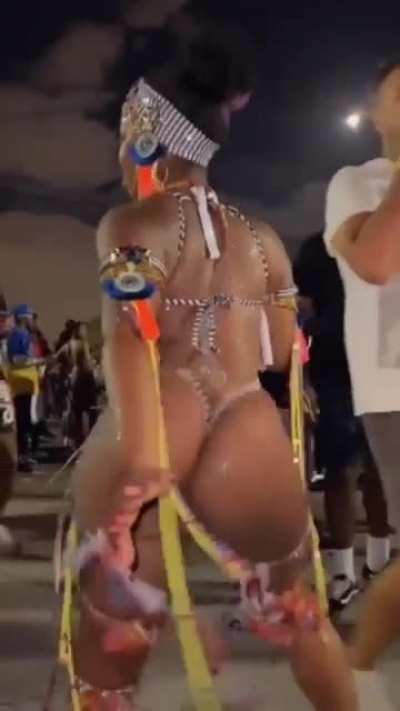 That ass got its own hypewoman (@you_love_cece)