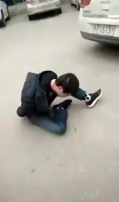 Chinese Police beat up a handcuffed young Uyghur man