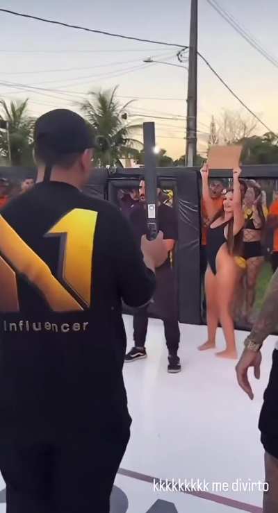 Rafaela Angelotti (@r_angelotti)