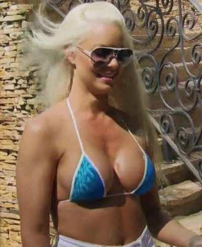 Maryse is such a sexy bimbo