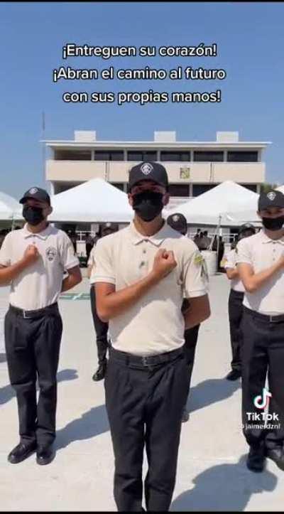 Esto no es broma, este tipo es gobernador de unos de los estados mas importantes de México XD