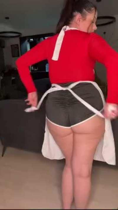 Cleaning ain’t the only thing I‘d be good at as your maid😉