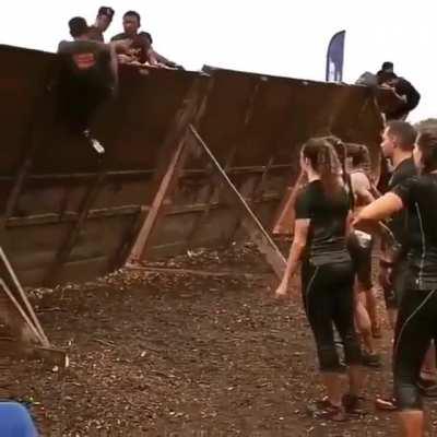 Man climbs over ‘hard to climb’ wall using only one arm