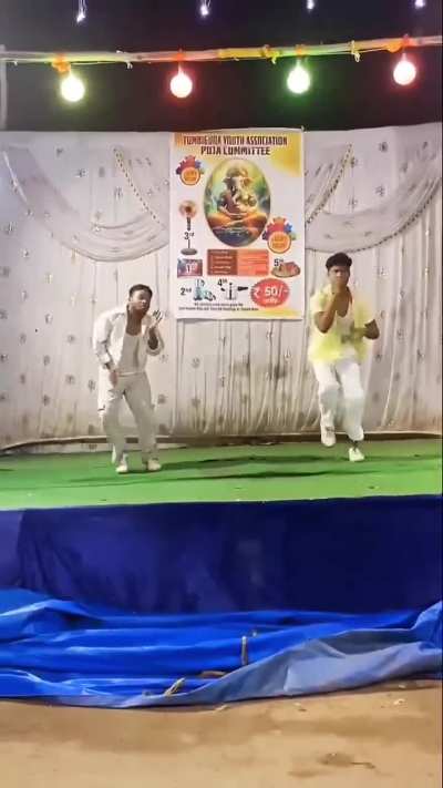 I think I downloaded the wrong WAR 2