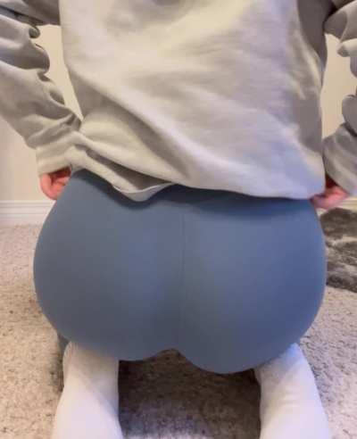 My ass is so phat in lulus 