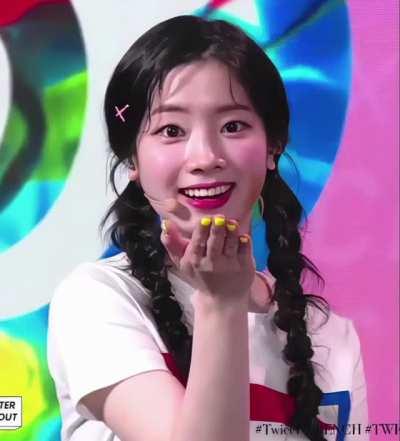 Dahyun 's surprise air kiss