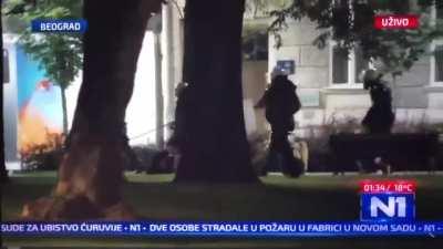 Тем временем в Белграде бунд по поводу новой изоляции