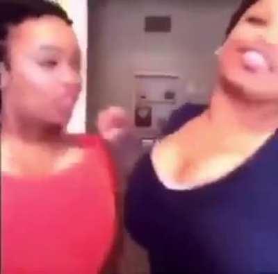 Me and my girlie after getting Miss Whoretune and Sonass skins from Prime 🥥🥥