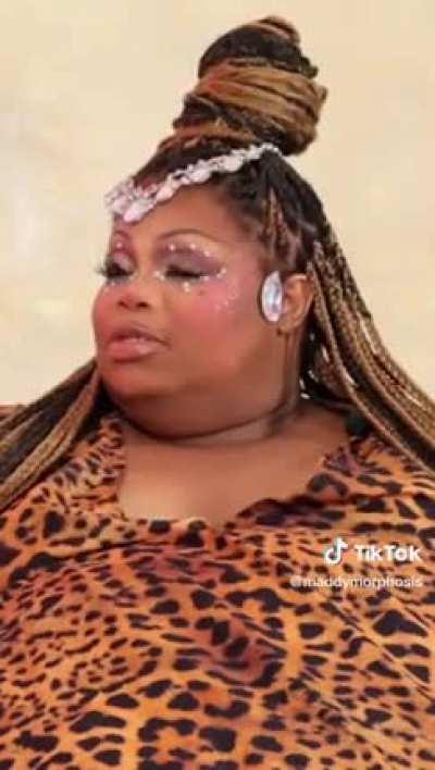 Maddy Morphosis coming for Silky’s neck!