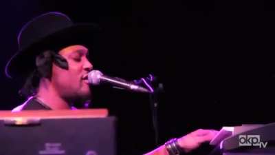 D’ANGELO & QUESTLOVE - TELL ME IF YOU STILL CARE by SOS BAND (Okayplayer live)