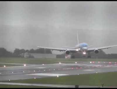 this is a plane landing