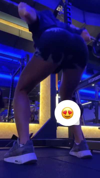 Squat day.. form looks good?