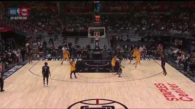 [Highlight] Paul George crosses Ingles & makes the stepback 3