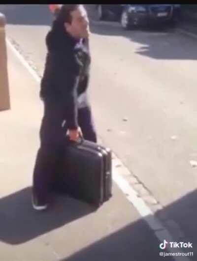 This guy’s amazing mime skills