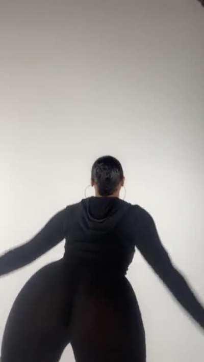 this fucking video 🤤