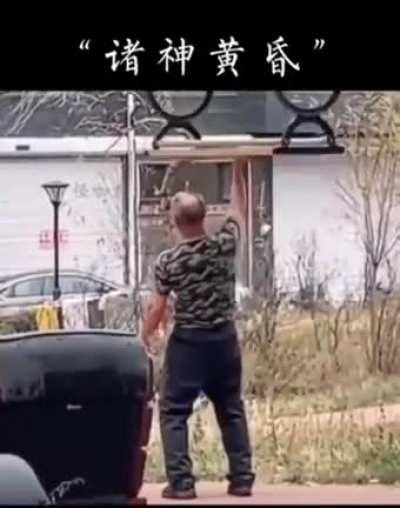 Everybody loves kung fu fighting