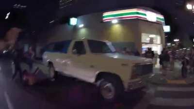 [GRAPHIC] Full video of the Portland incident that ended with man being dragged out of his truck and kicked in the head