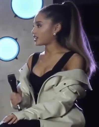 Ariana 😏